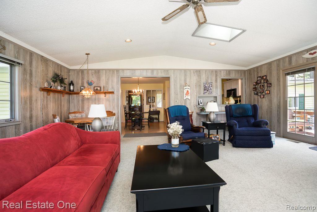 3958 Hedgerow LN