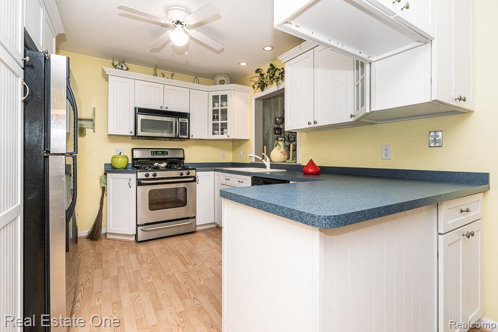 3958 Hedgerow LN