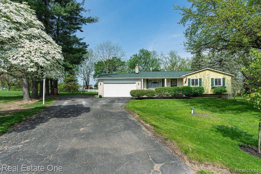 3958 Hedgerow LN