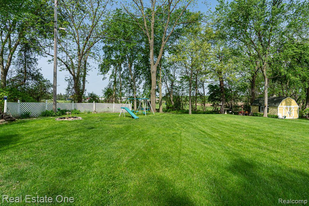 3958 Hedgerow LN