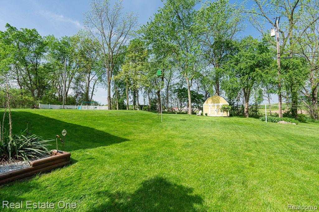3958 Hedgerow LN