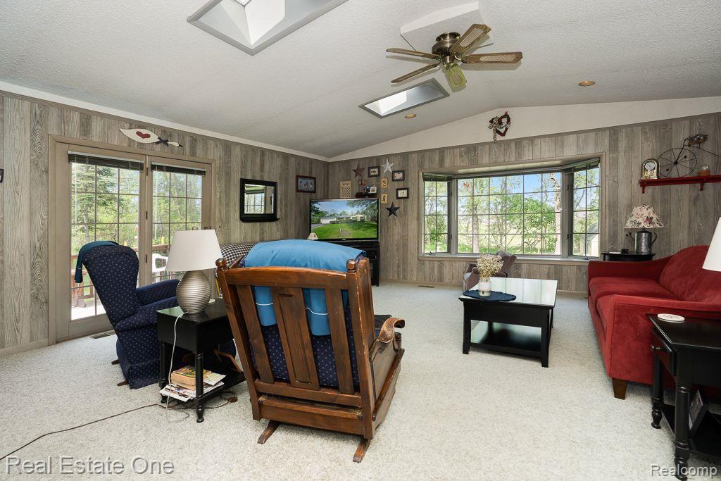 3958 Hedgerow LN