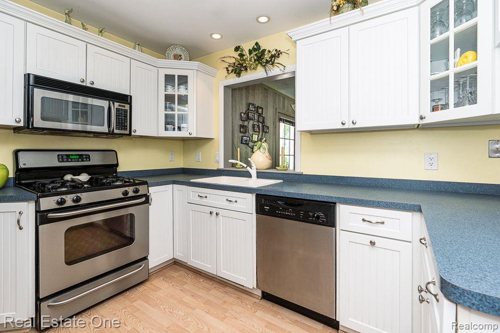 3958 Hedgerow LN