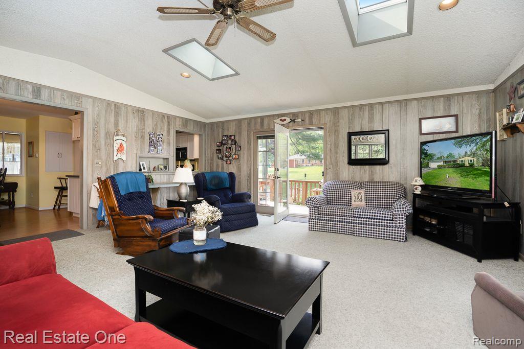 3958 Hedgerow LN