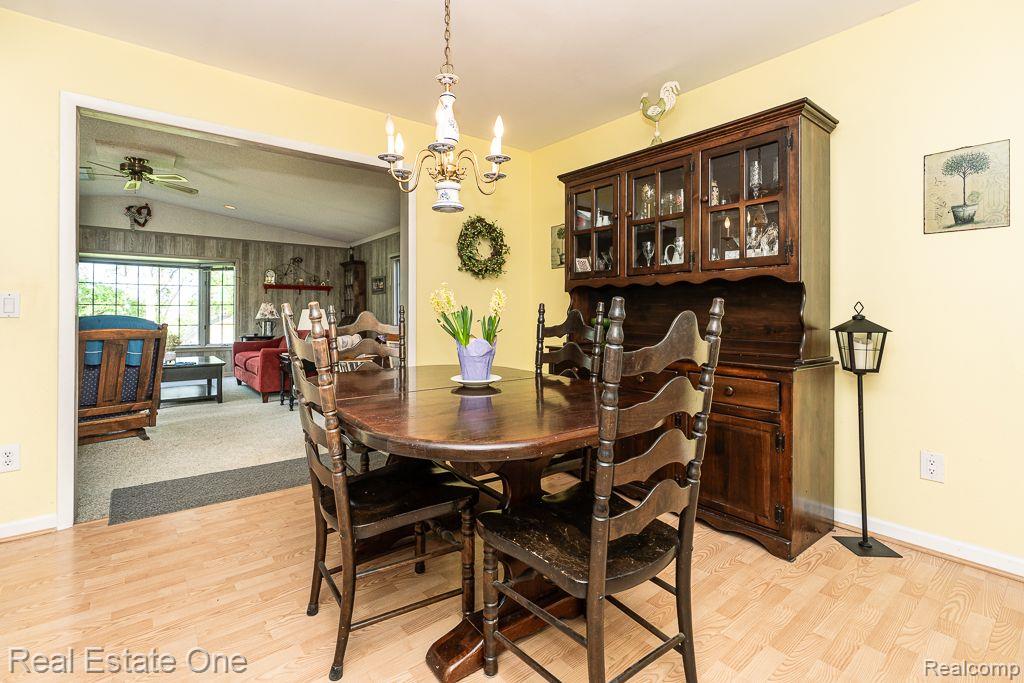 3958 Hedgerow LN