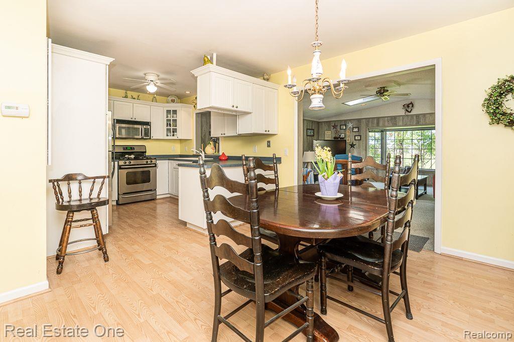 3958 Hedgerow LN