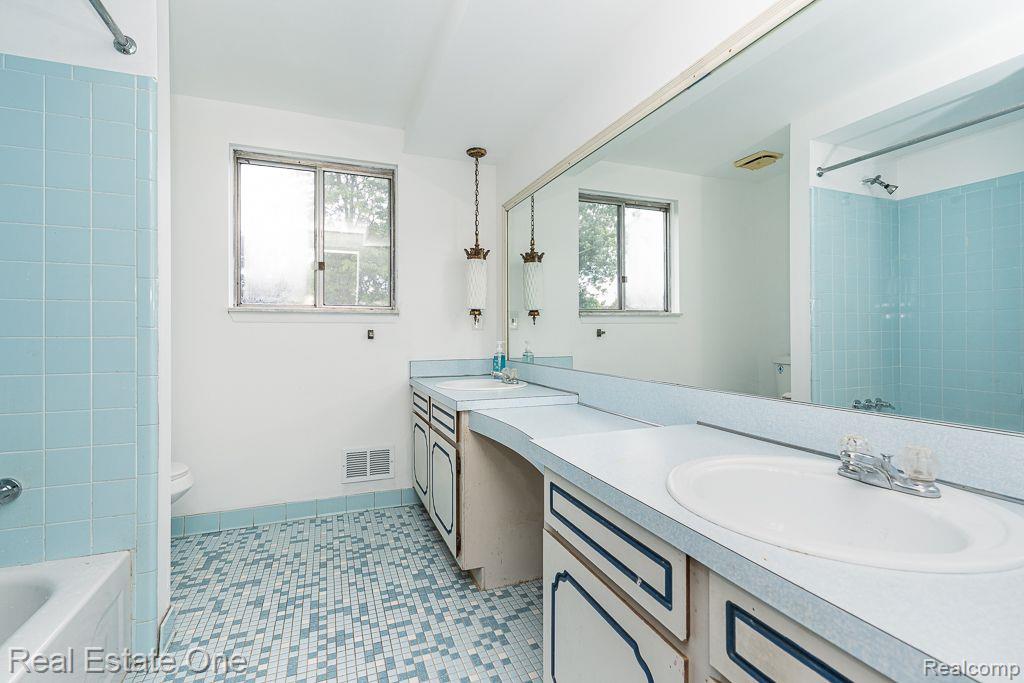 1982 Pelican CRT