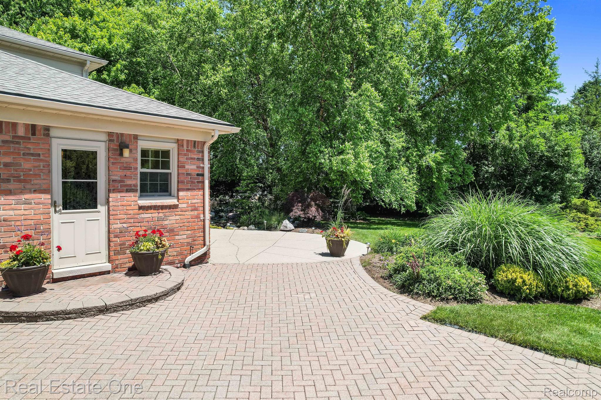 5848 ANDOVER RD
