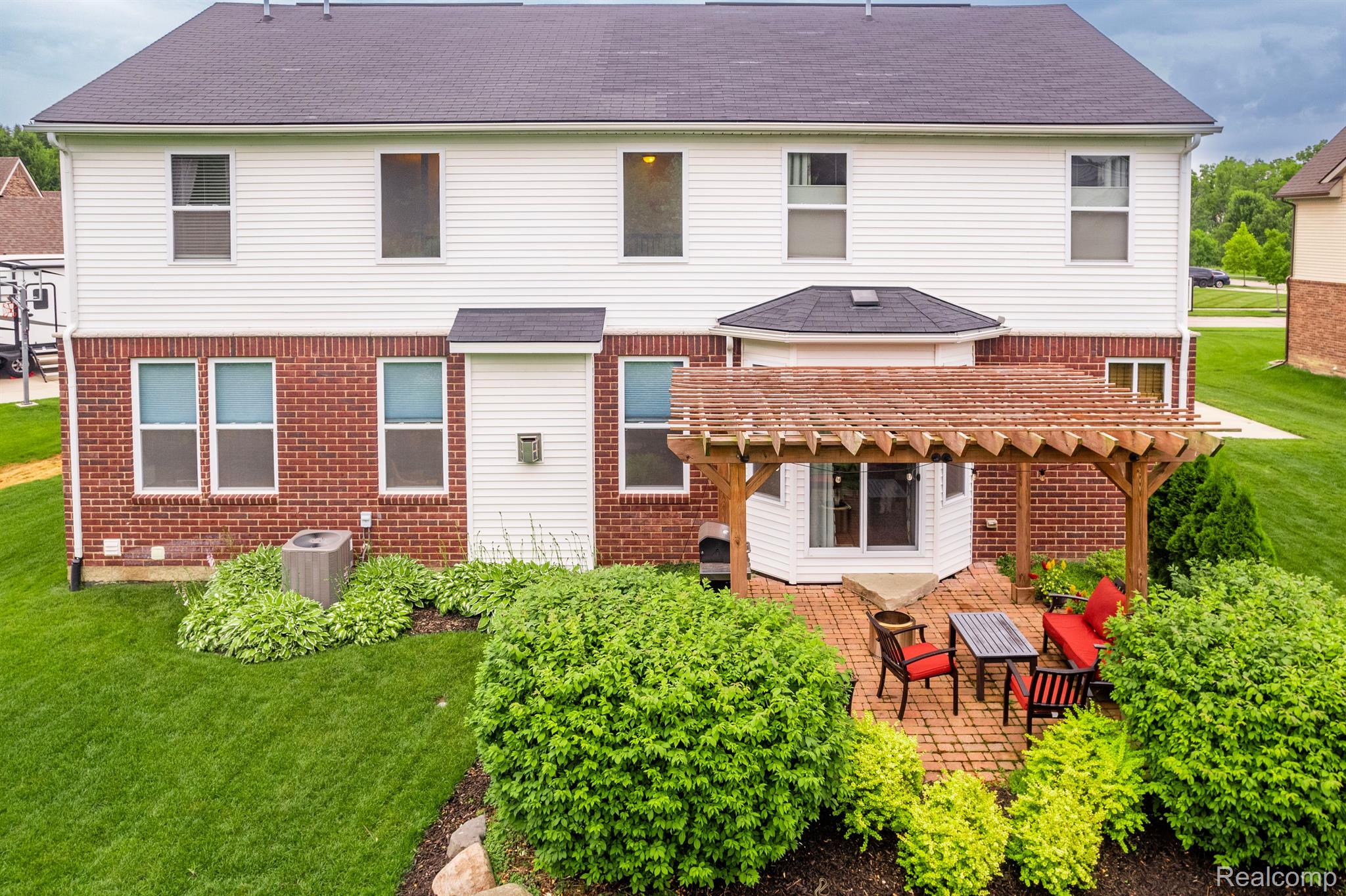 584 BIRCHCREST CRT