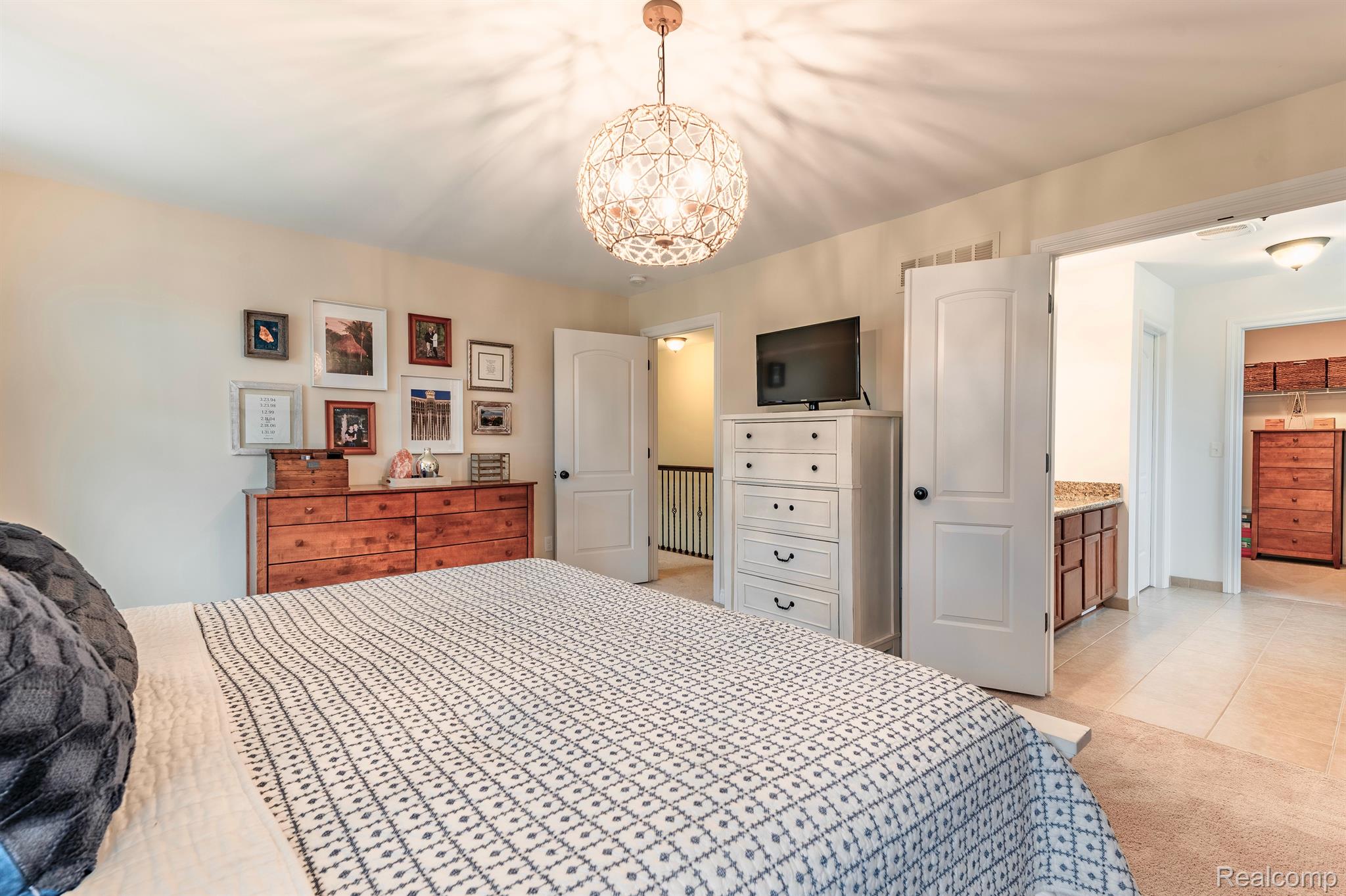 584 BIRCHCREST CRT