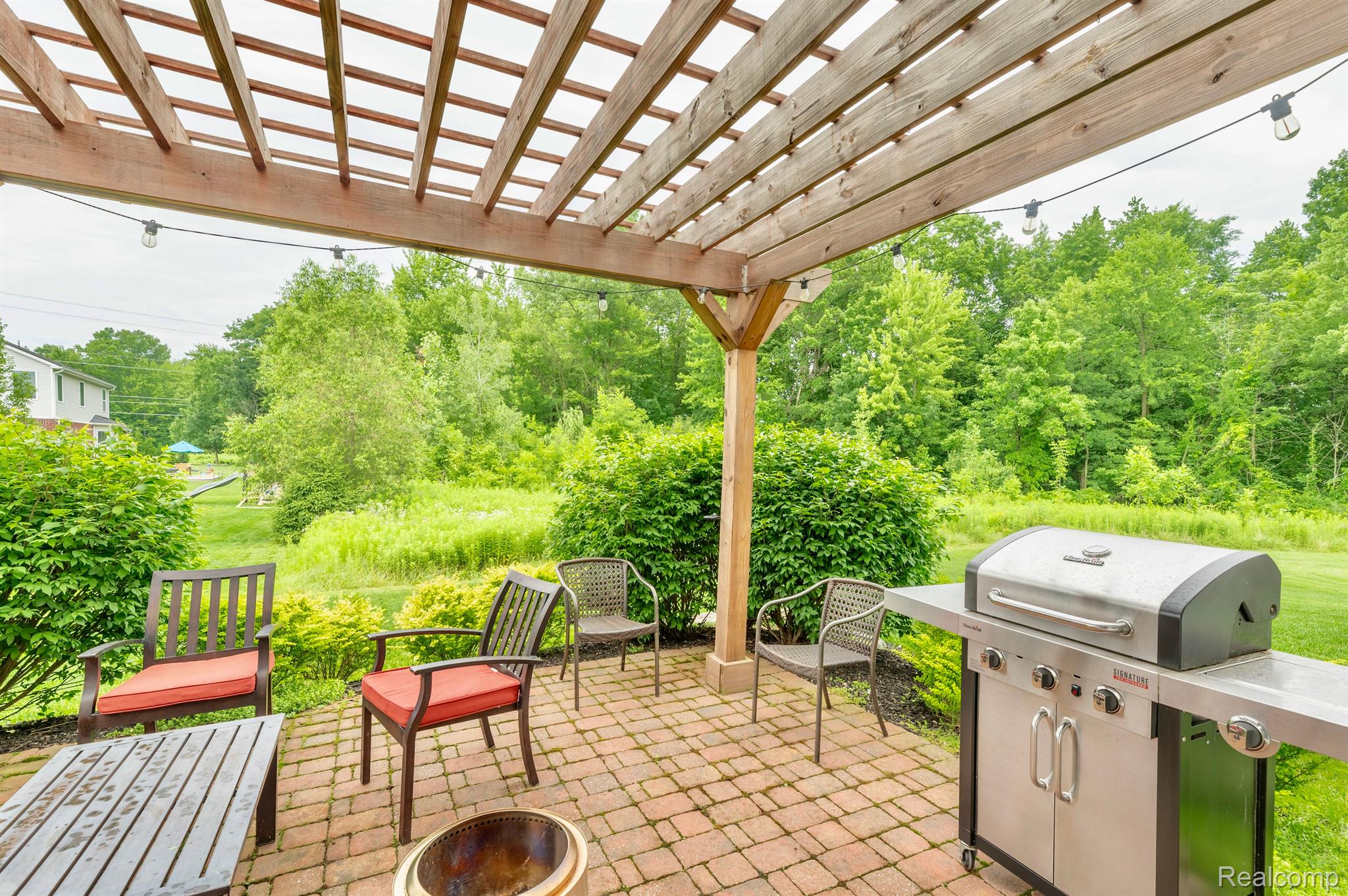 584 BIRCHCREST CRT