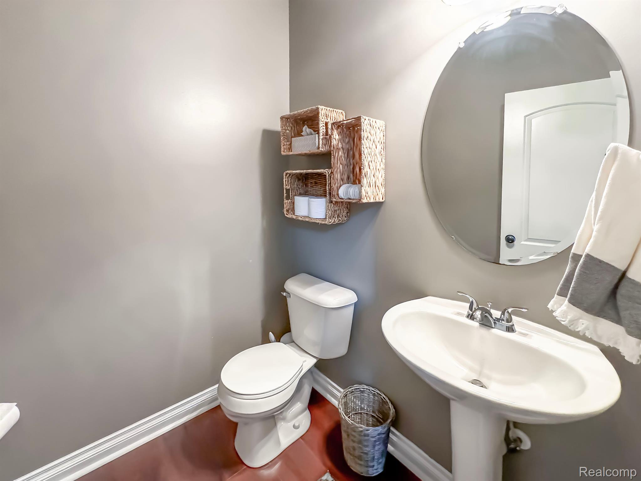 584 BIRCHCREST CRT