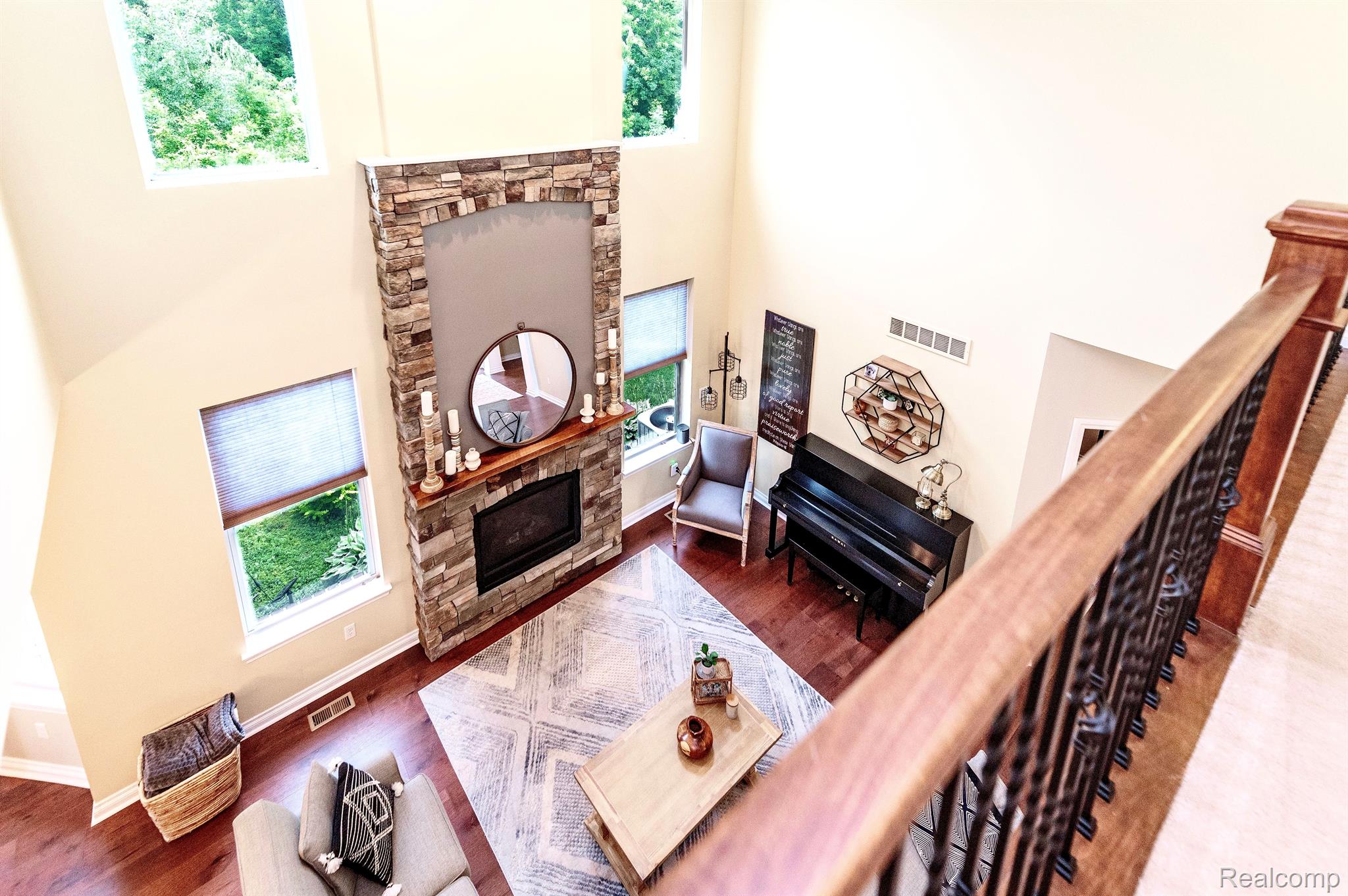 584 BIRCHCREST CRT