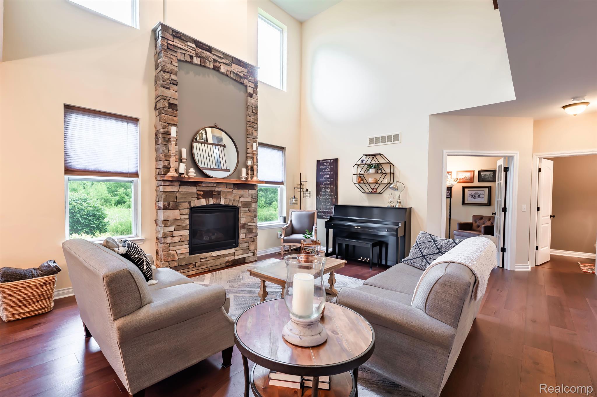 584 BIRCHCREST CRT