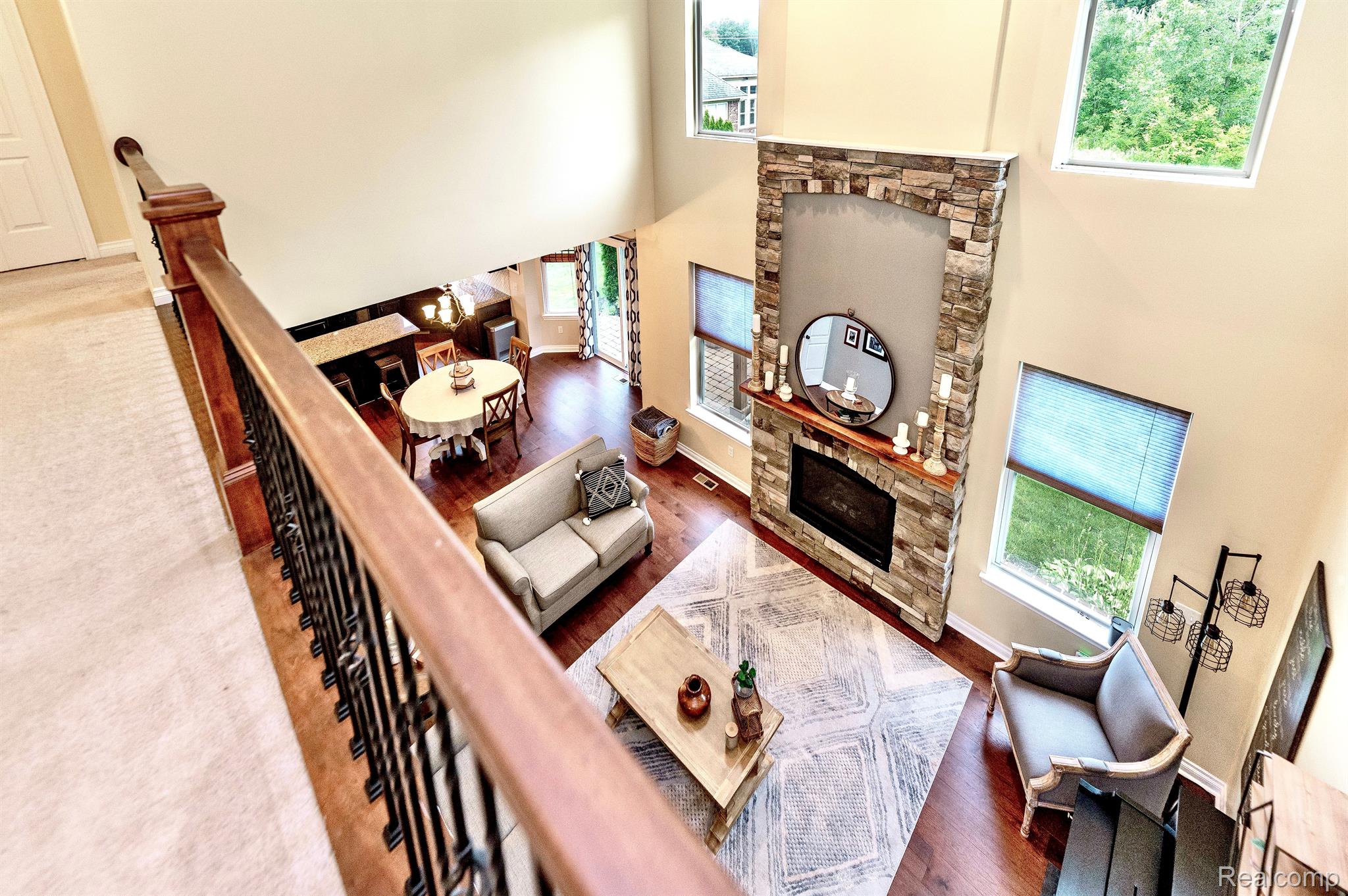584 BIRCHCREST CRT