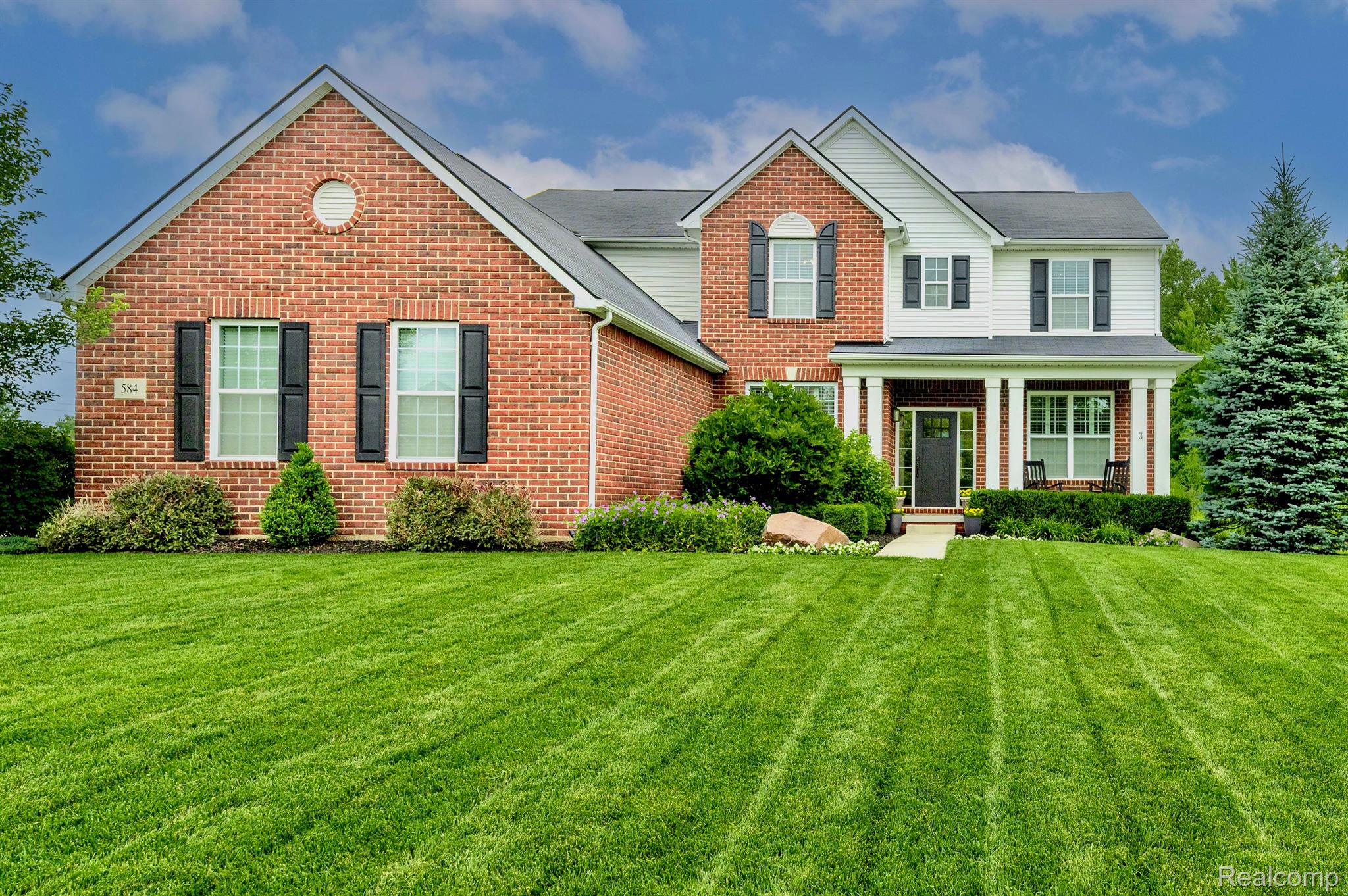 584 BIRCHCREST CRT