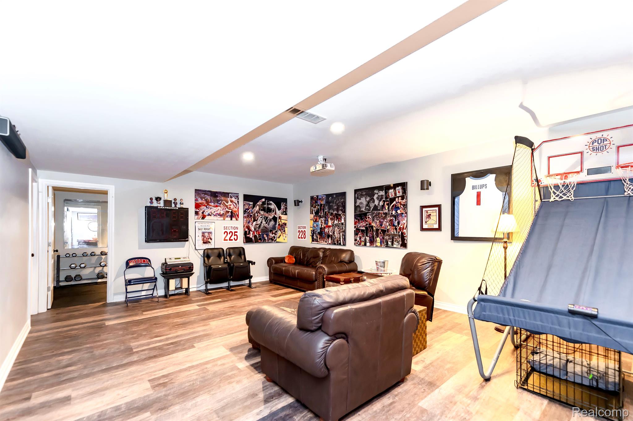 584 BIRCHCREST CRT