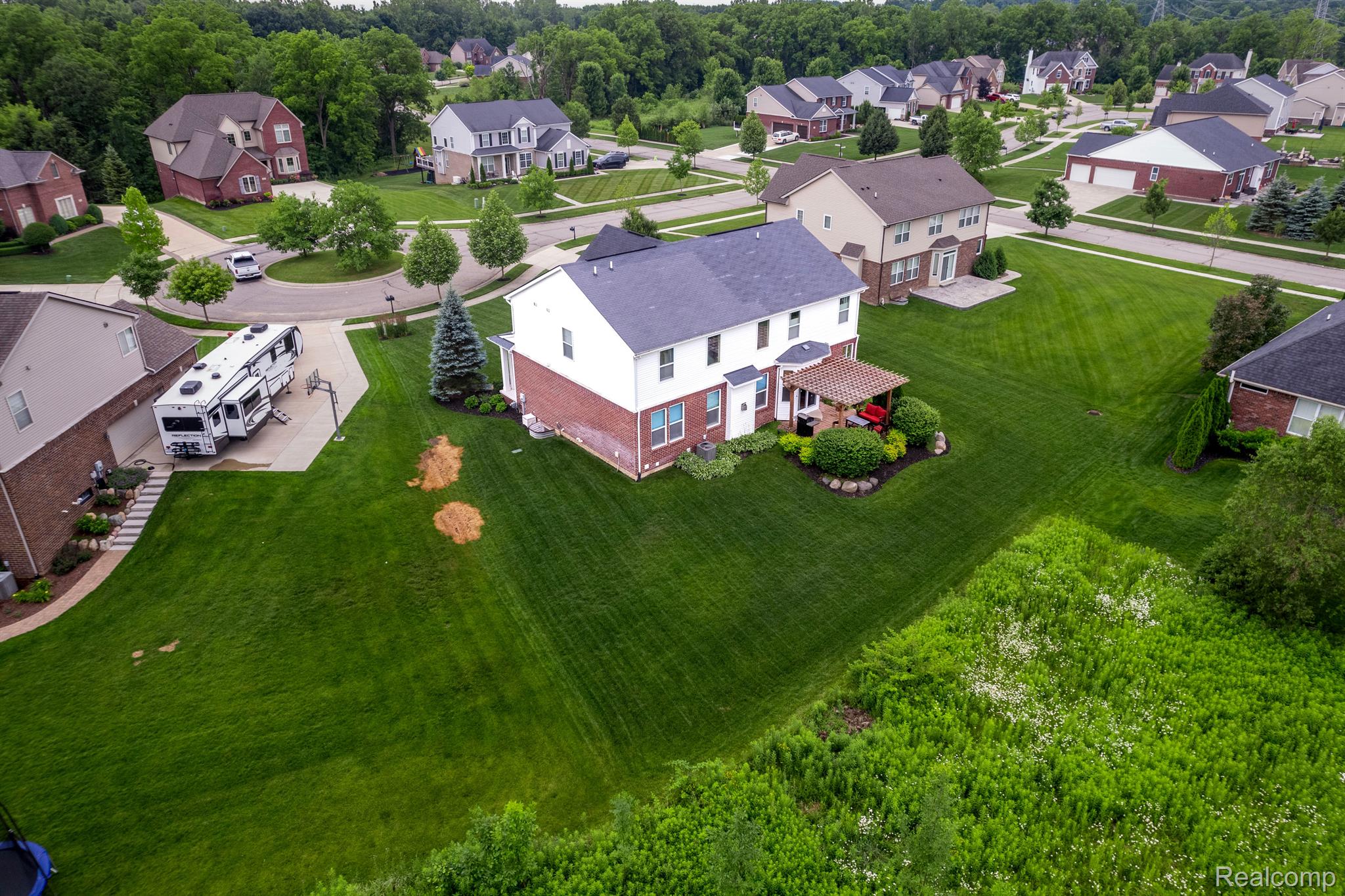 584 BIRCHCREST CRT