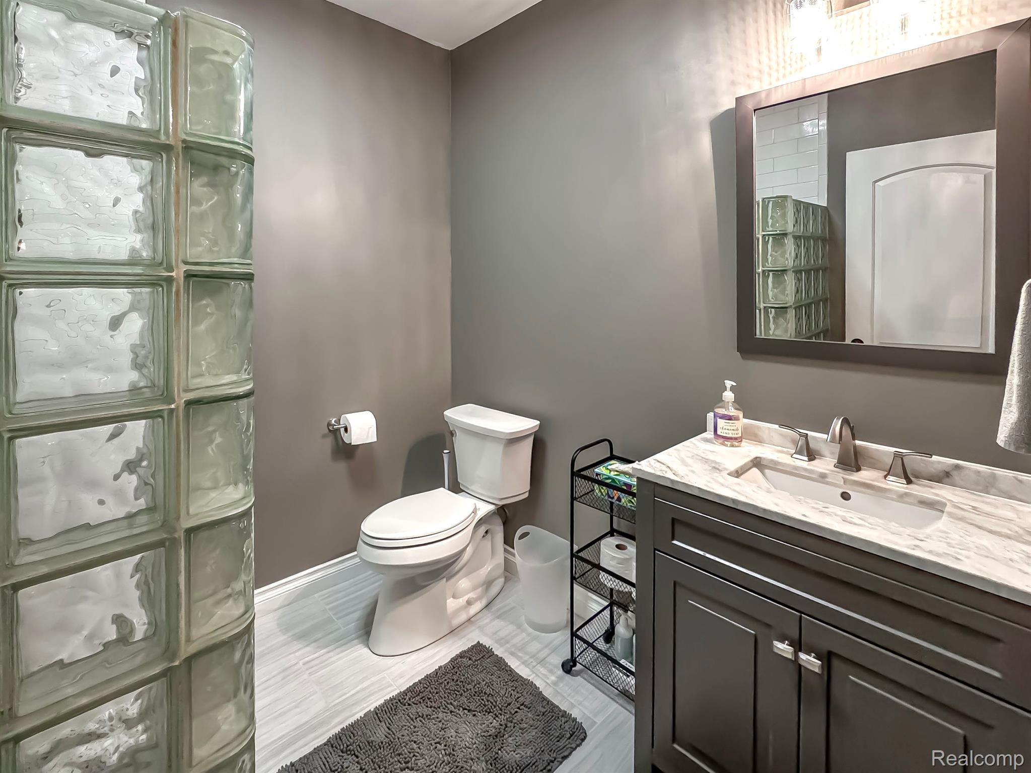 584 BIRCHCREST CRT