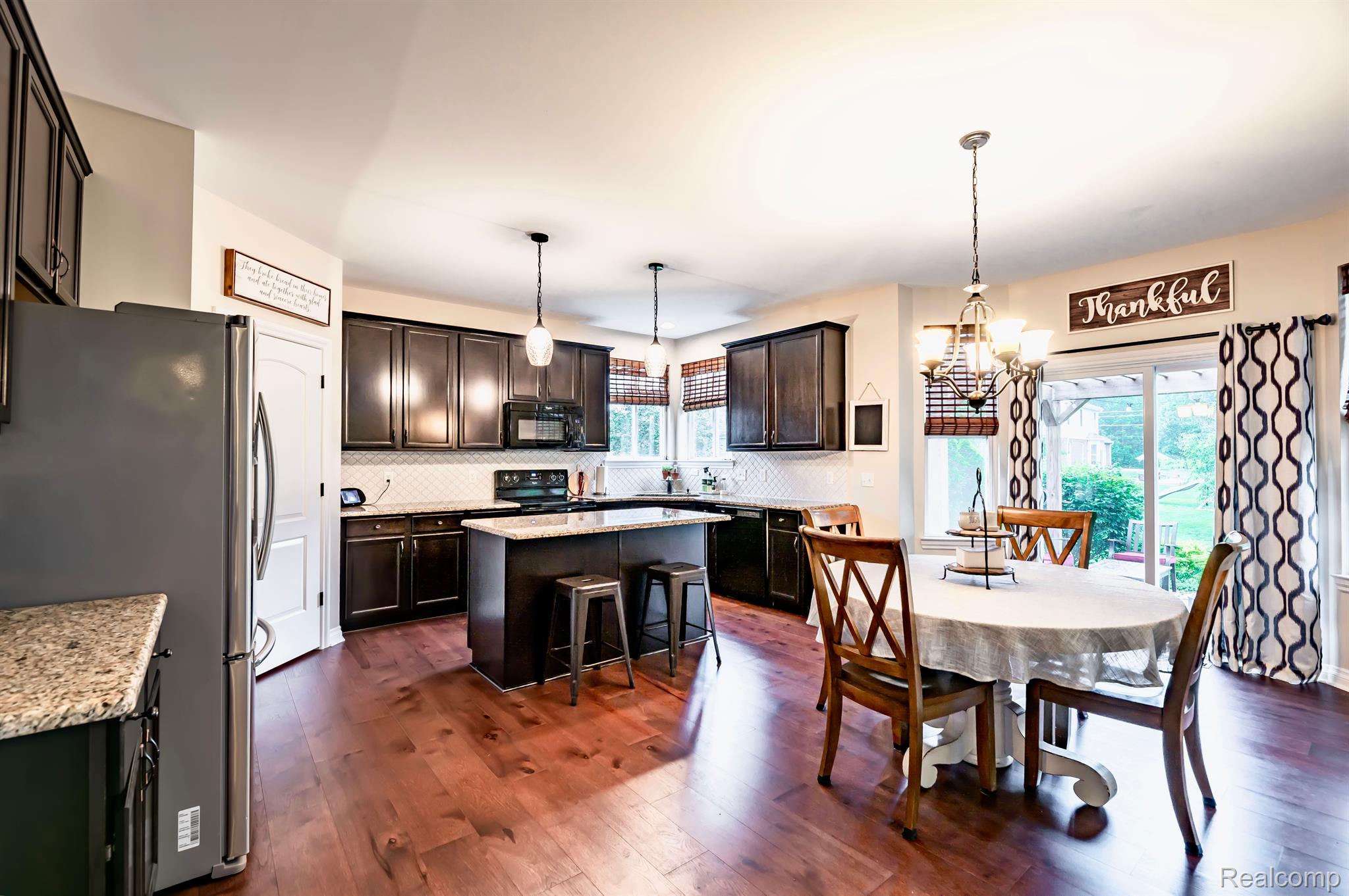 584 BIRCHCREST CRT