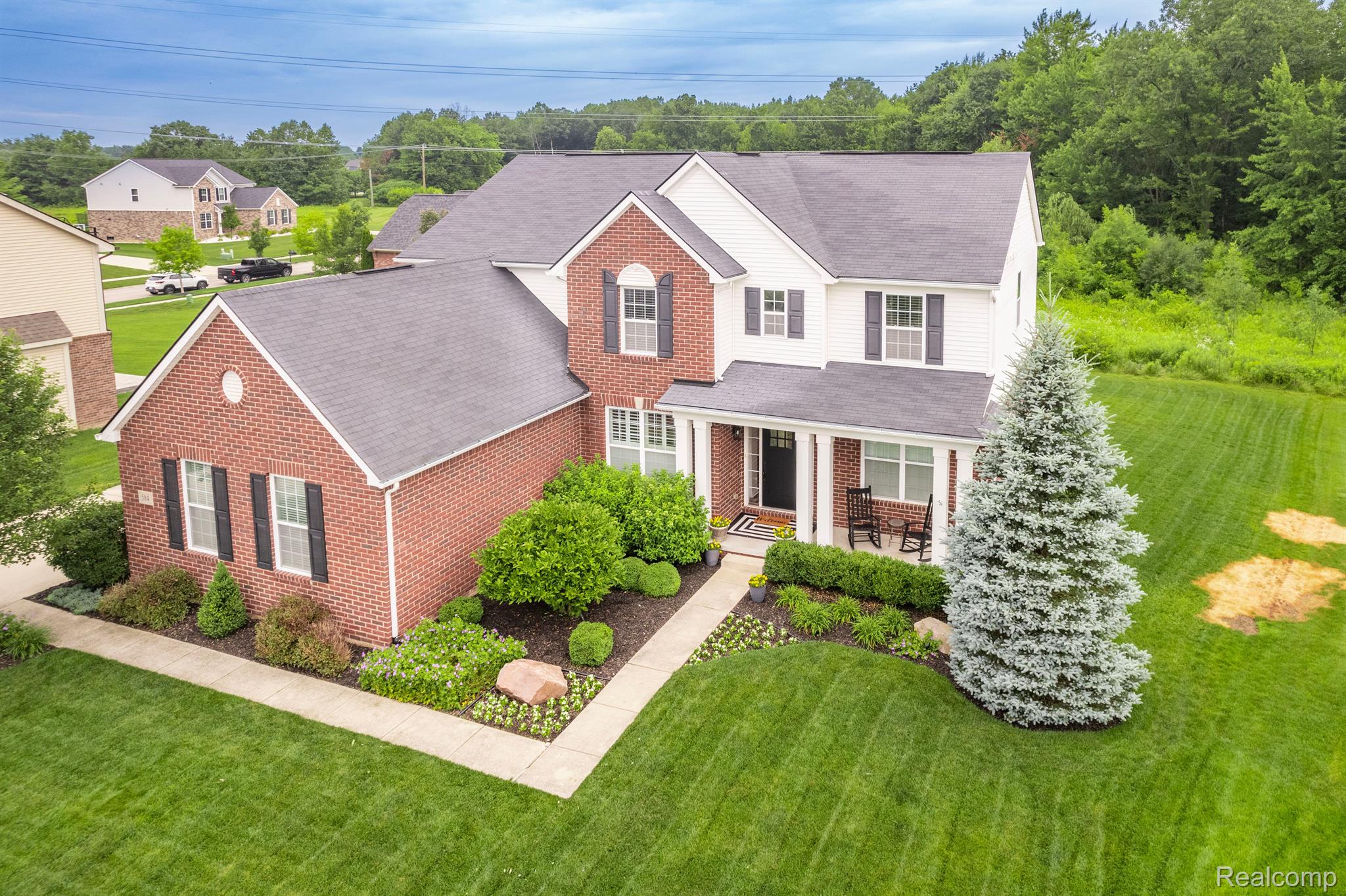 584 BIRCHCREST CRT