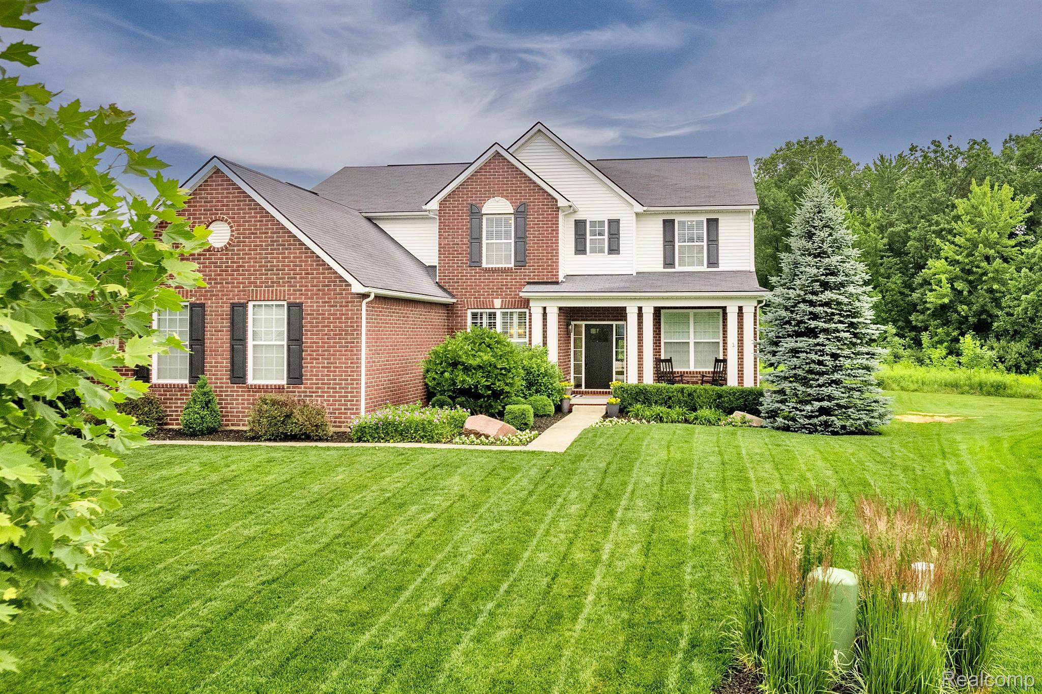 584 BIRCHCREST CRT
