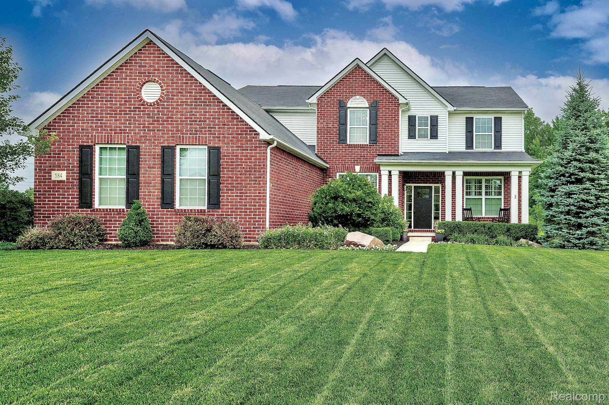 584 BIRCHCREST CRT