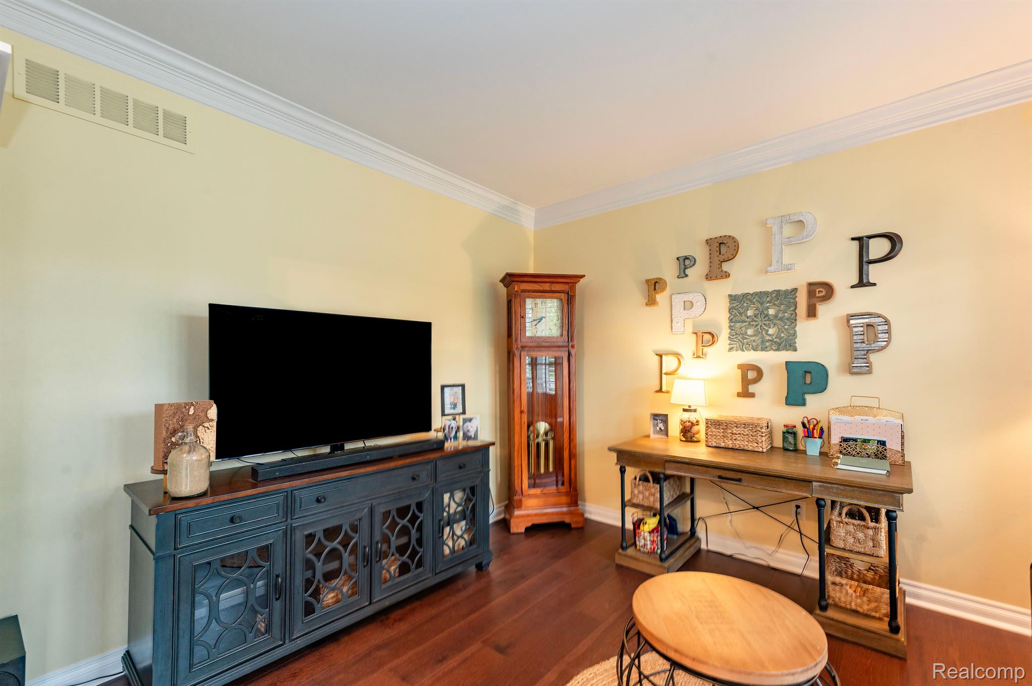584 BIRCHCREST CRT