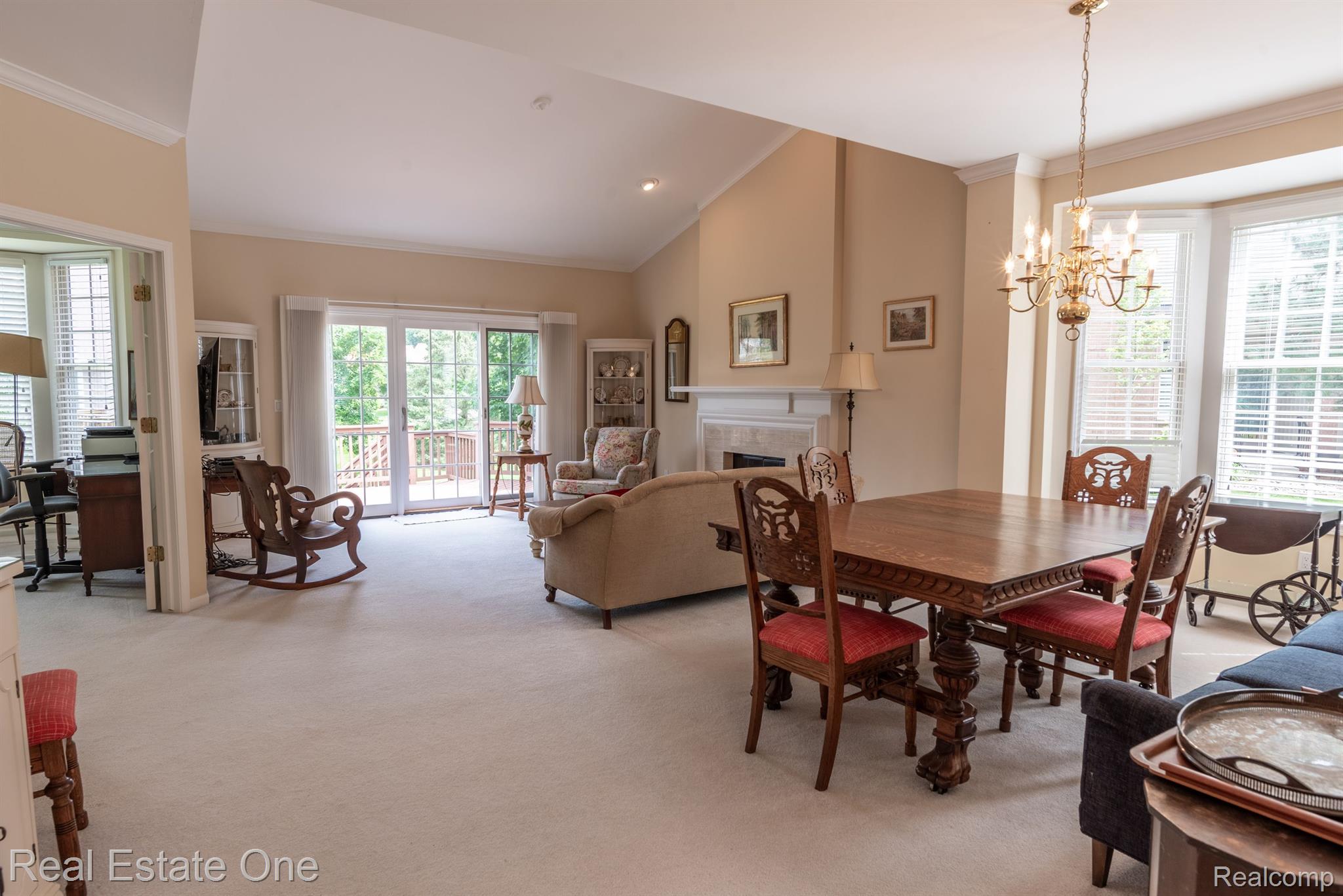 1941 DUNHAM DR