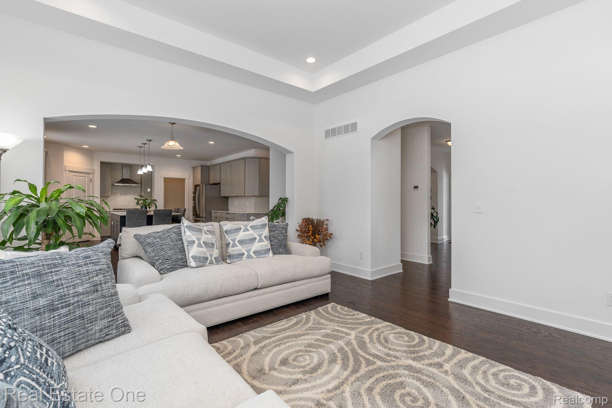1348 Palatine DR