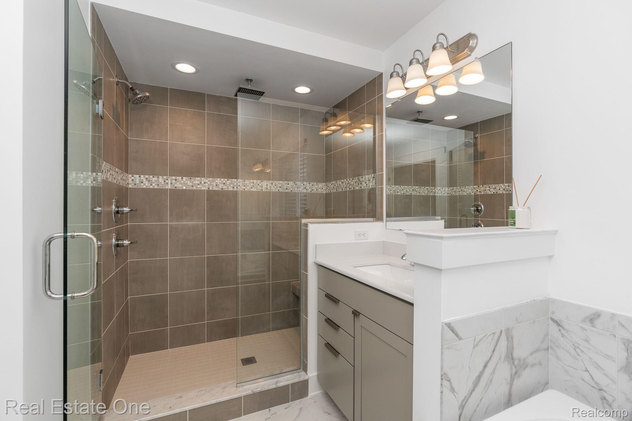1348 Palatine DR
