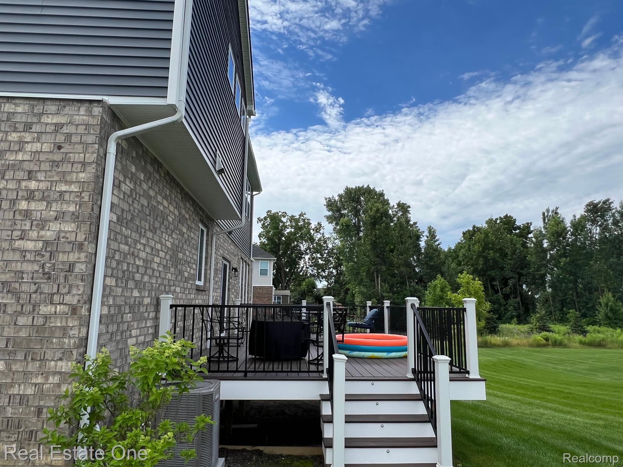 1348 Palatine DR