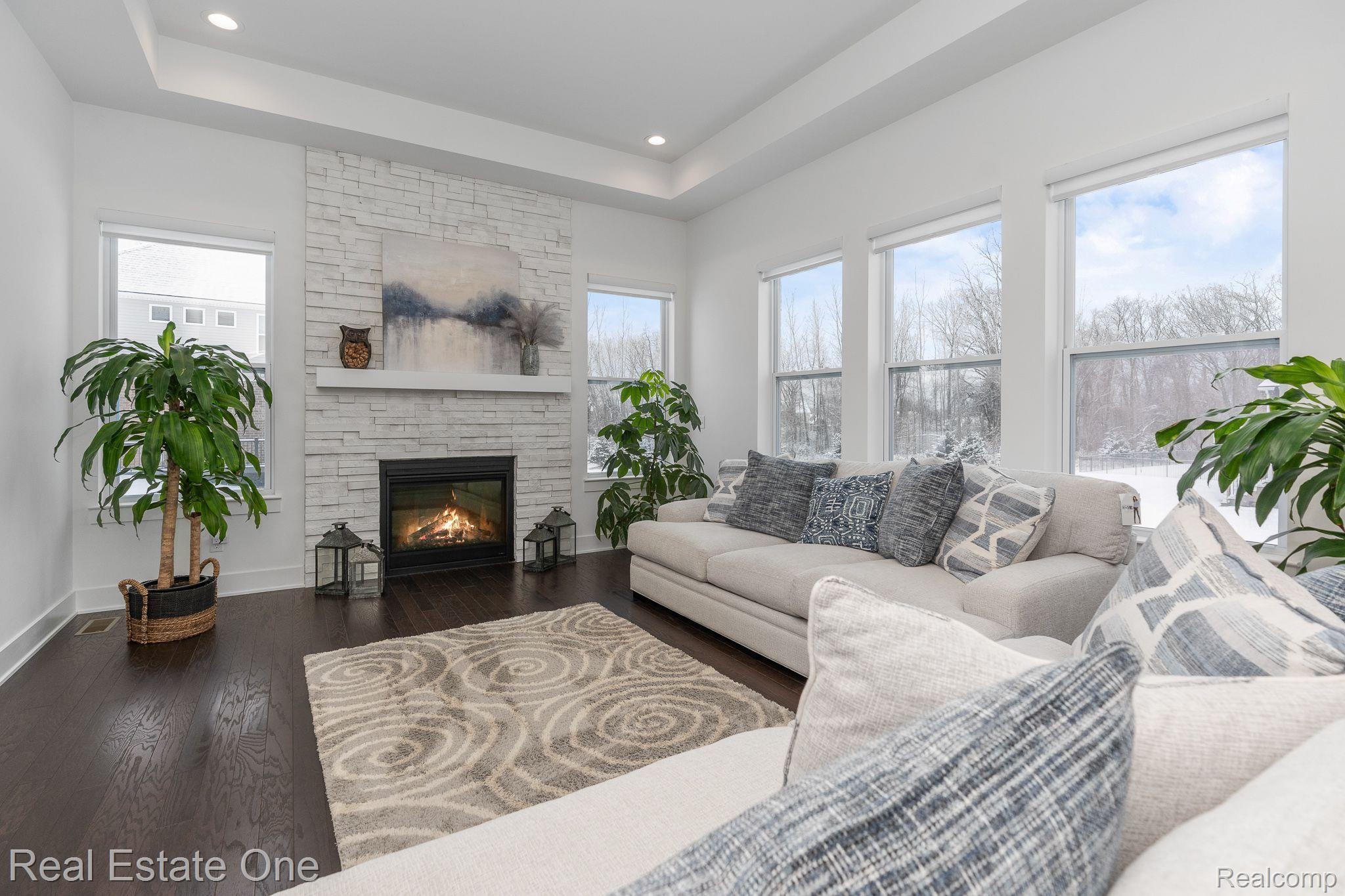 1348 Palatine DR