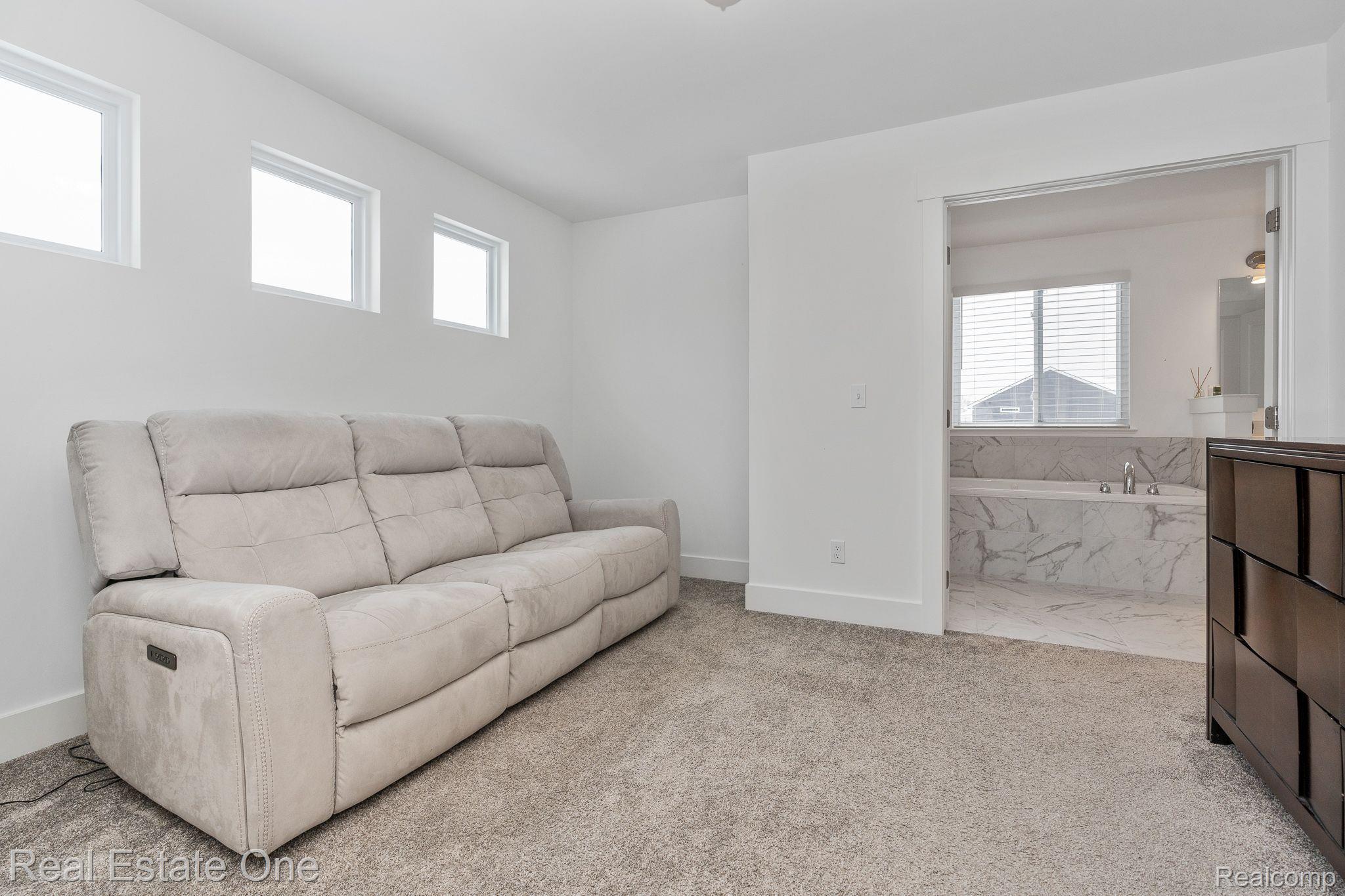 1348 Palatine DR