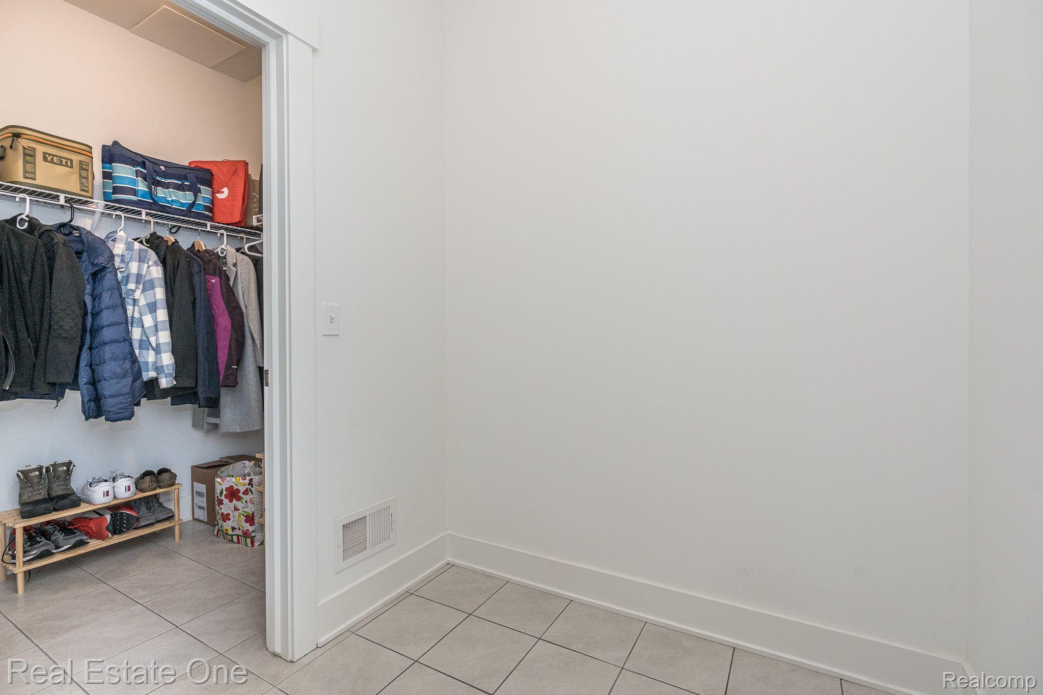 1348 Palatine DR