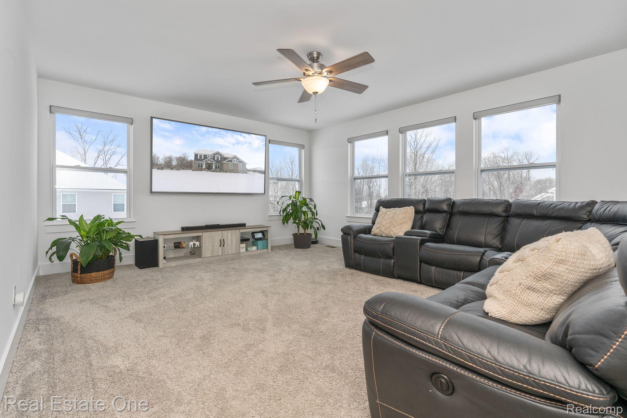 1348 Palatine DR