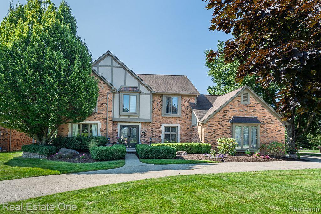 1692 SNOWDEN CIR