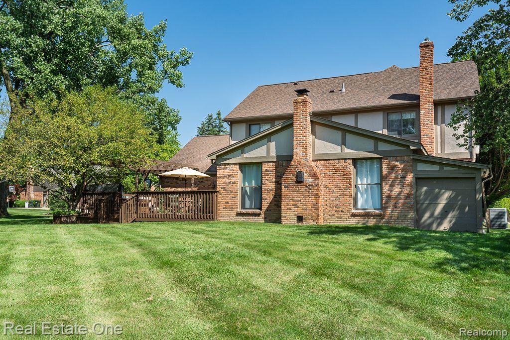 1692 SNOWDEN CIR