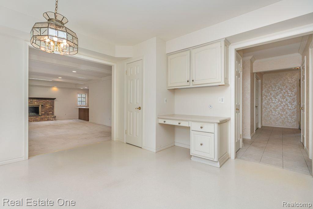 1104 HIDDEN LN