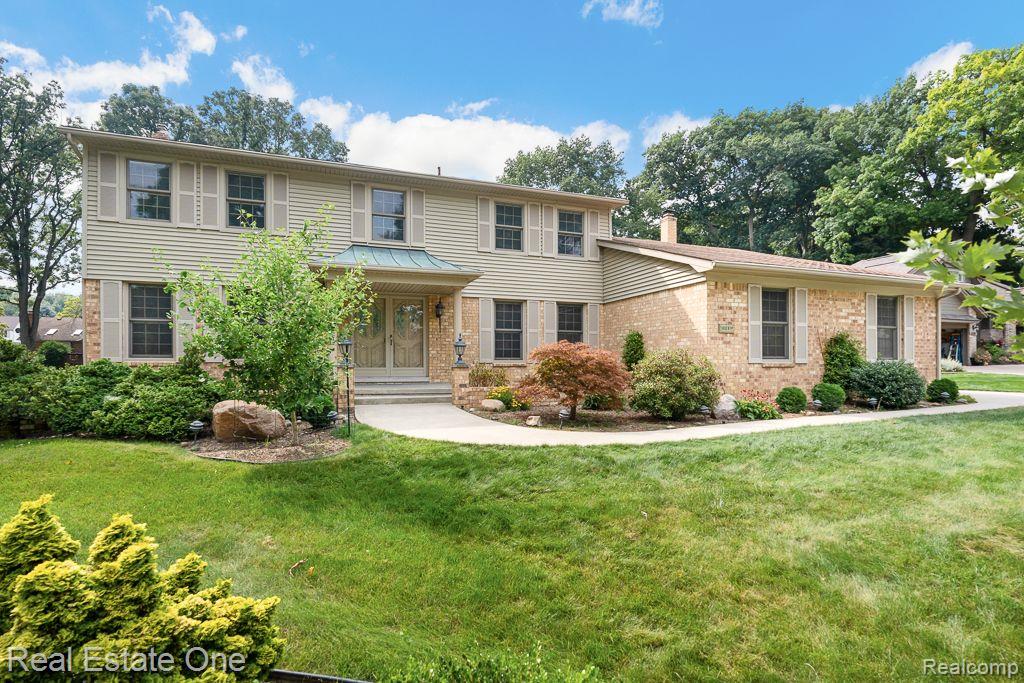 1104 HIDDEN LN