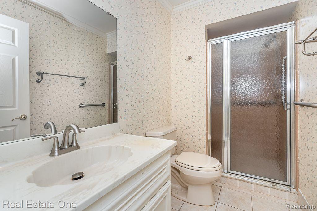 1104 HIDDEN LN
