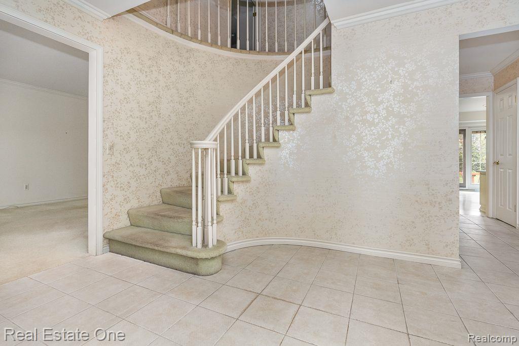 1104 HIDDEN LN