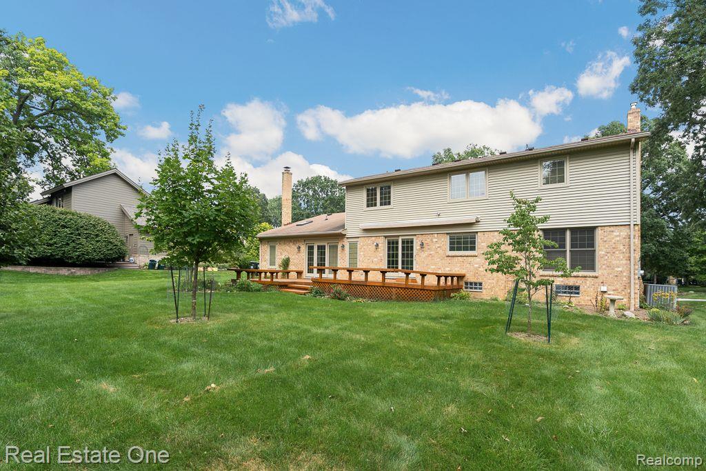 1104 HIDDEN LN