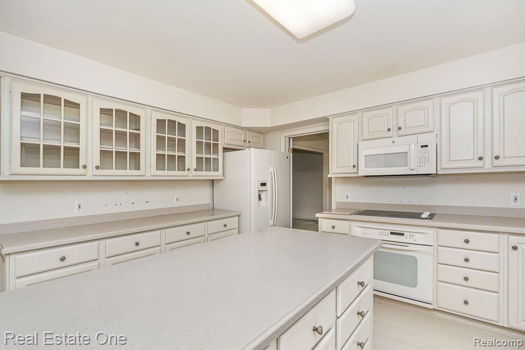 1104 HIDDEN LN