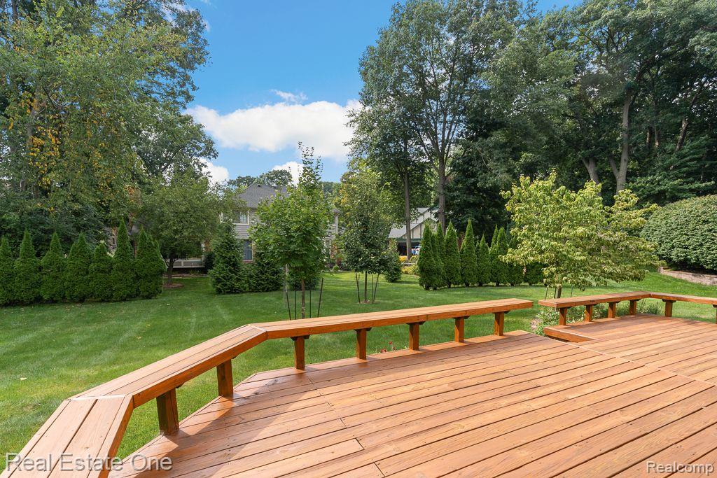 1104 HIDDEN LN