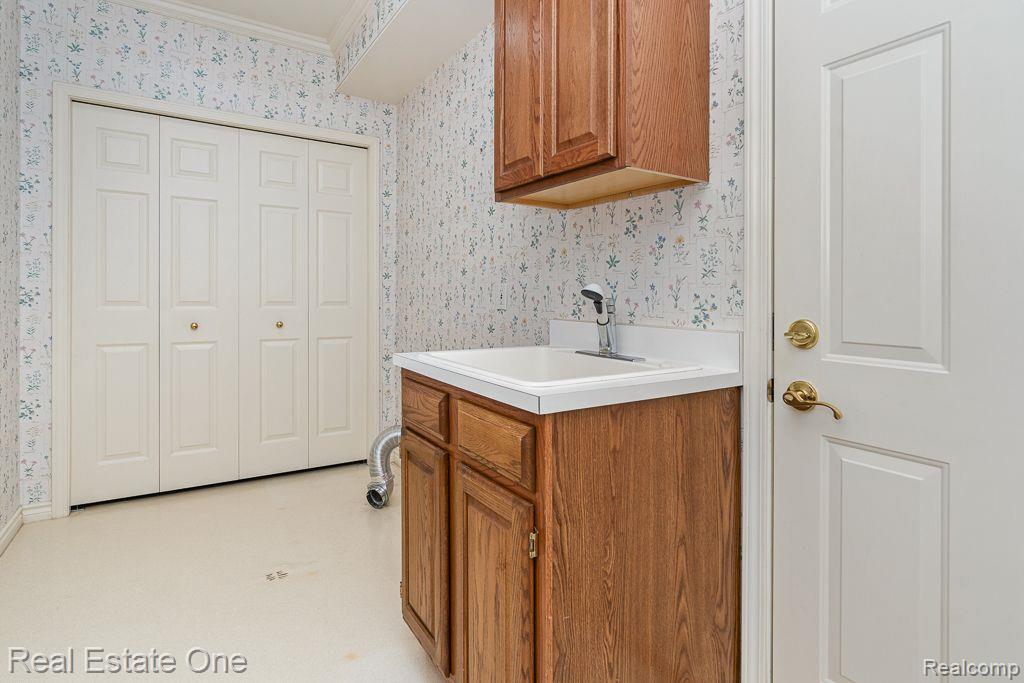 1104 HIDDEN LN