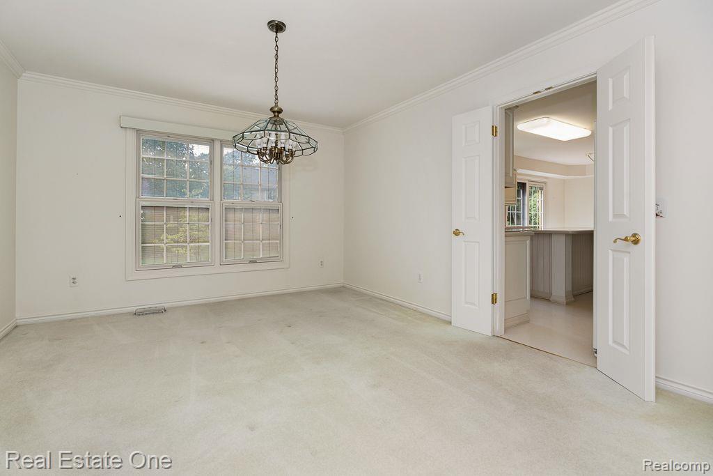 1104 HIDDEN LN