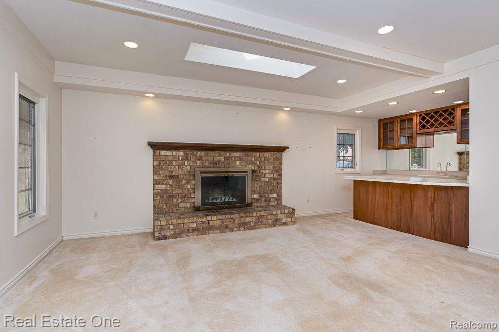 1104 HIDDEN LN