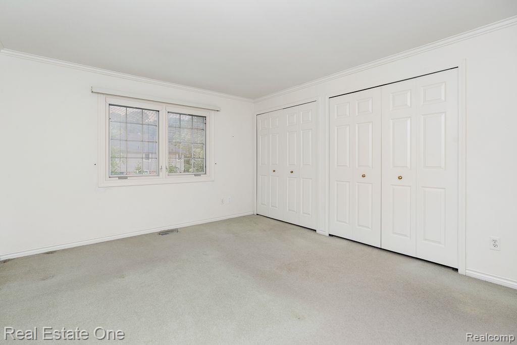 1104 HIDDEN LN