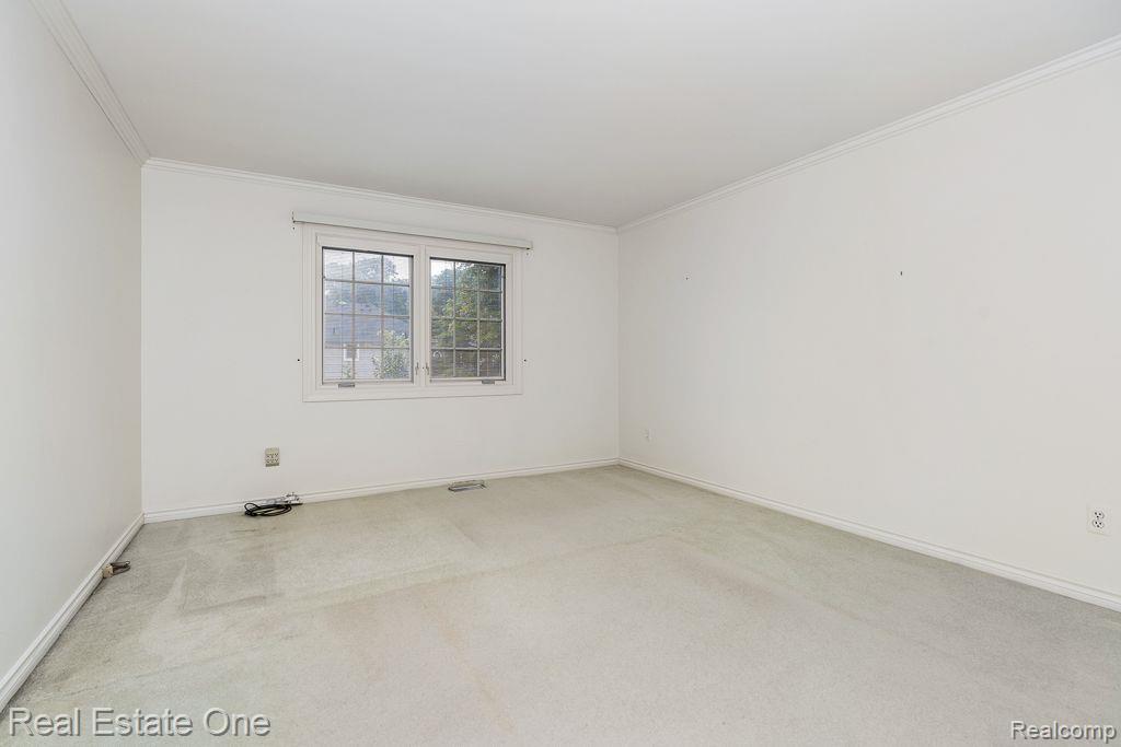 1104 HIDDEN LN